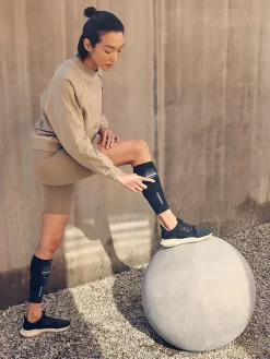 Therabody RecoveryPulse Calf Vibrating Compression Sleeve, Black, XS -Sports And Leisure Equipment Store 006583963alt7